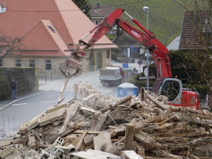 J’évalue le site pour déterminer les risques, les matériaux et les méthodes appropriées.